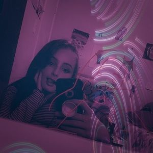 Meet your Posher, Chloe